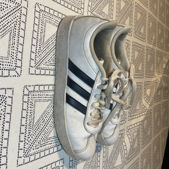 Adidas kids classic sneaker - Picture 2 of 5